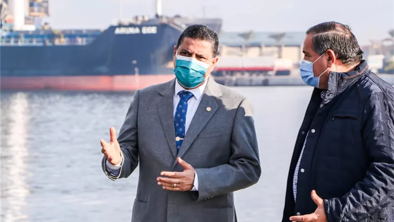 تصدير ١٠٢٧ حاوية خضار وفاكهة من ميناء دمياط إلى الخليج وأوروبا وأمريكا والصين