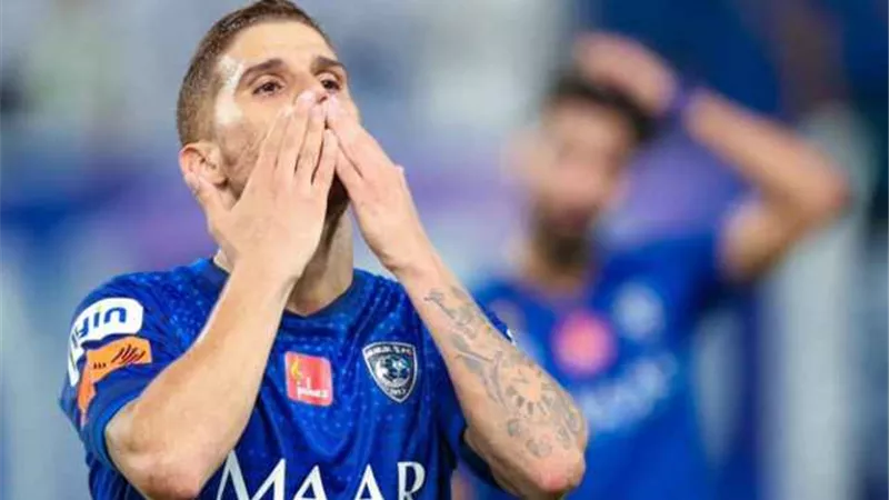 الهلال السعودى يتلقى صدمة قبل مواجهة الباطن