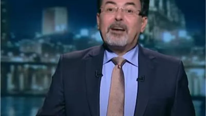 لبان على شكل سجائر.. خيري رمضان يكشف عن منتج خطر يشجع الأطفال على التدخين