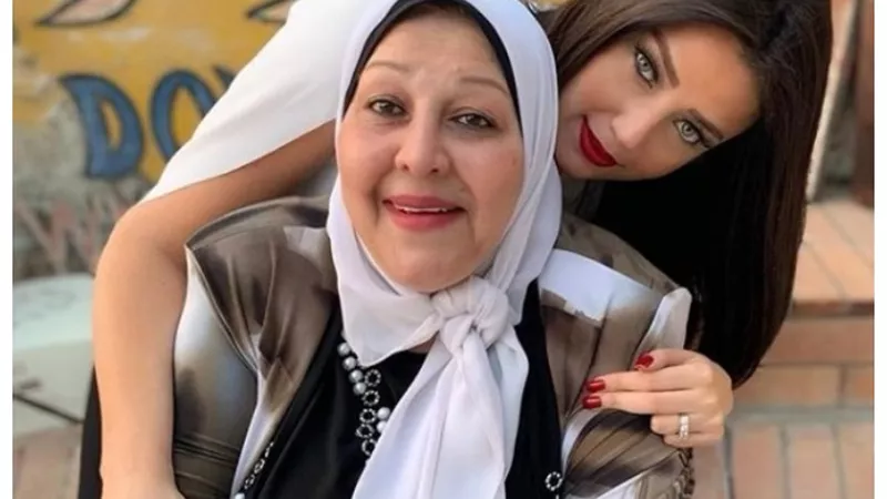 رضوى الشربيني تعلن تشييع جثمان والدتها من مسجد السيدة نفيسه