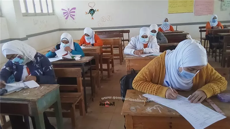 ٢،٣٣٣ طالبة وطالبة يؤدون إمتحانات نصف العام للتعليم الفنى بالوادى الجديد.صور