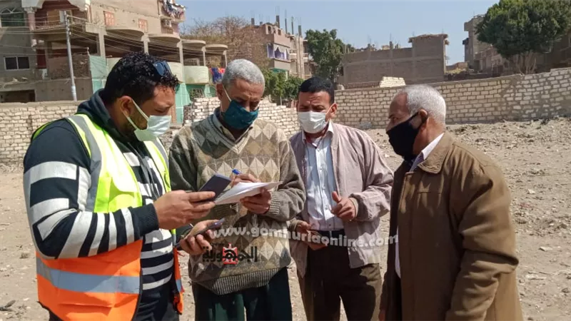 محافظ أسيوط: توزيع صناديق قمامة جديدة بشوارع صدفا والبدء في إنشاء محطة رفع صرف صحي لمجريس