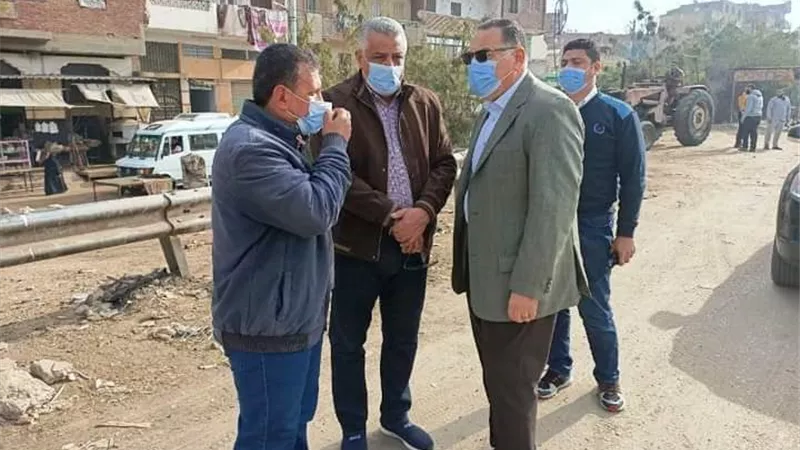 محافظ الشرقية يأمر بتكثيف حملات النظافة ورفع الإشغالات بطريق 