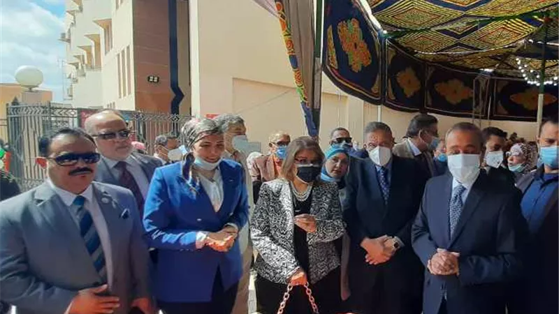 محافظ الإسماعيلية يفتتح معرض 