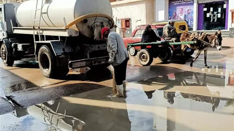 تواصل جهود مركز ومدينة الحمام في كسح تراكم مياة الامطار بالشوارع