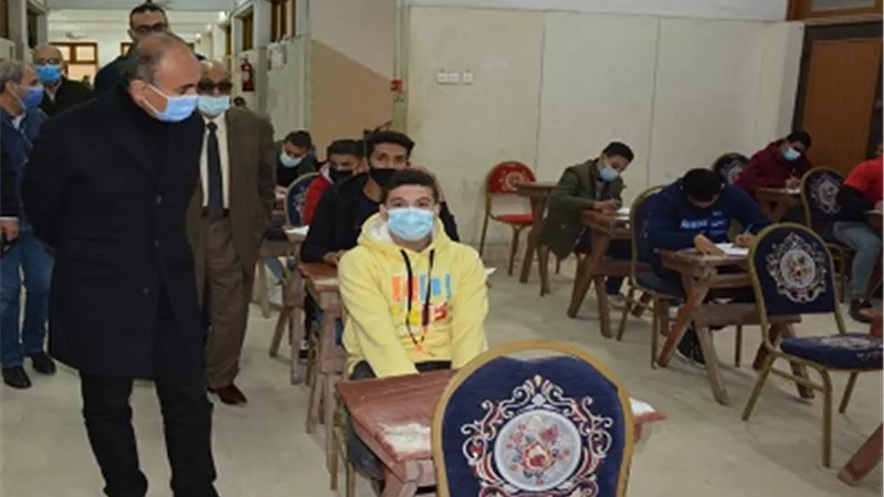 رئيس جامعة الزقازيق يتفقد سير الامتحانات بكليتى التربية الرياضية بنين وبنات