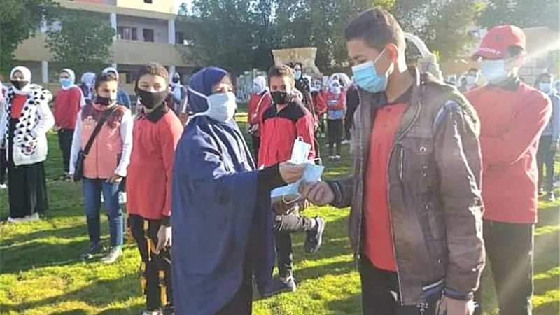 كمامات مجانية لطلاب الشهيد الاعدادية بالوادى الجديد..بالصور