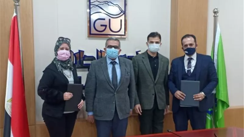 جامعة الجلالة توقع بروتوكول خدمة طبية مع المعمل المرجعى للمستشفيات الجامعية.. بالصور