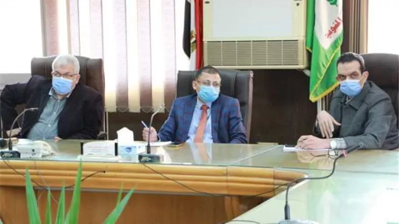 عميد طب المنوفية يجتمع بمديري وحدات العناية المركزة الجدد لتنظيم العمل