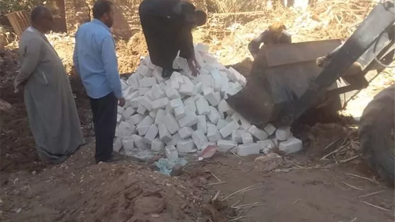 احباط محاولتى بناء بدون ترخيص بإسنا جنوب الأقصر
