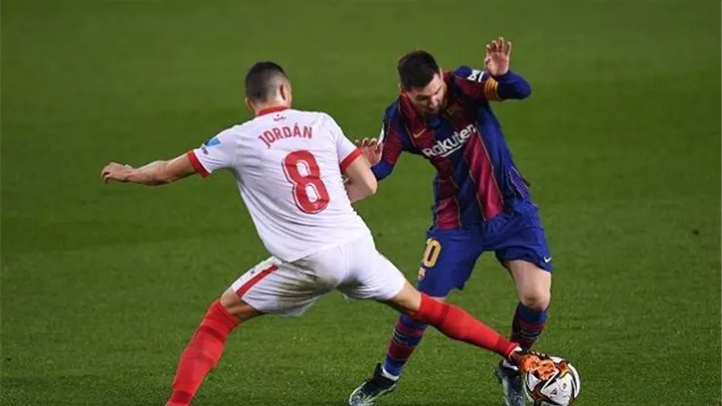 برشلونة يحقق ريمونتادا أمام إشبيلية ويتأهل لنهائي كأس ملك إسبانيا.. فيديو