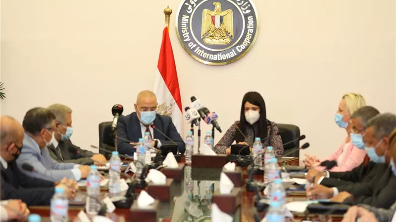التعاون الدولي توقع تمويلًا تنمويًا بـ109 ملايين يورو مع بنك التنمية الإفريقي