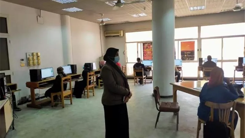 بدء عقد الاختبارات الإلكترونية فى كلية التمريض بجامعة حلوان.. بالصور
