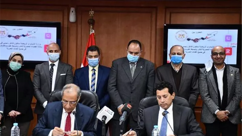 وزير الشباب والرياضة يوقع بروتوكول تعاون مع وكالة الفضاء المصرية