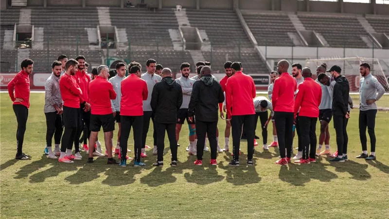 موسيماني يعقد محاضرة فنية للاعبى الاهلى