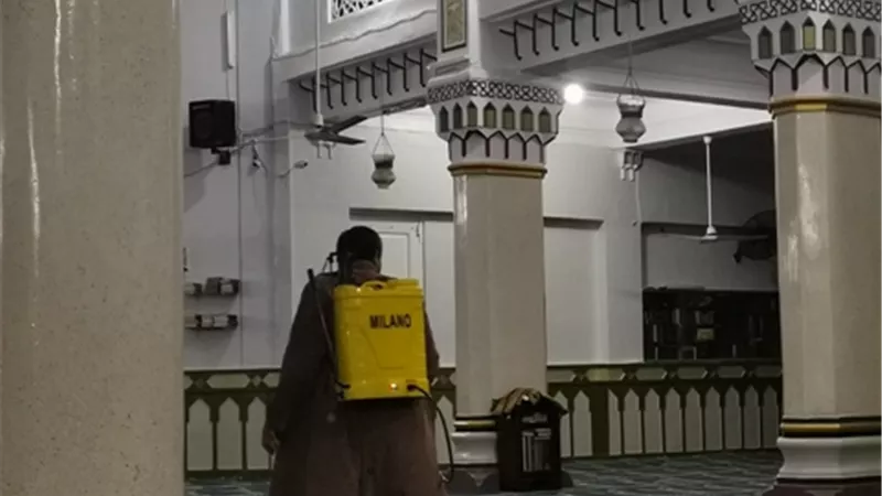 استمرار تعقيم وتطهير المساجد قبل صلاة الجمعه غدا