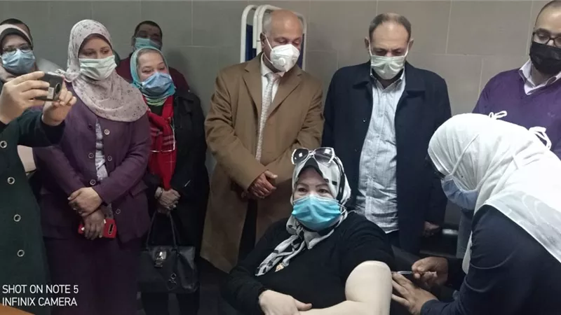 بدء تطعيم أصحاب الأمراض المزمنة بلقاح فيروس كورونا بالغربية-صور