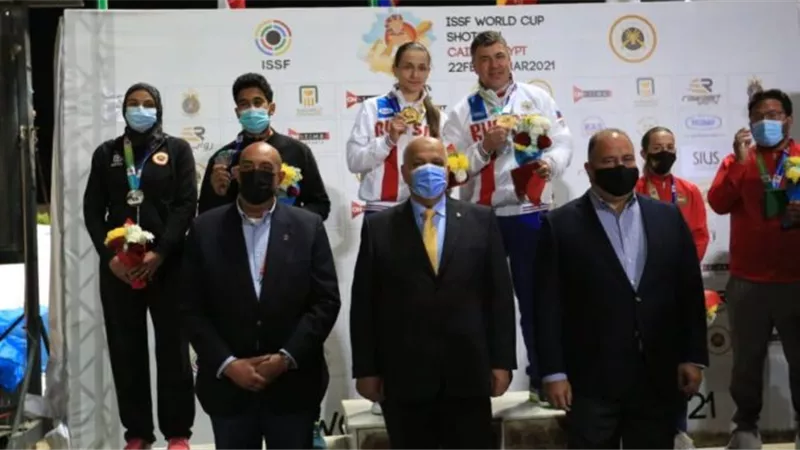 أشرف صبحى يهنئ المنتخب الوطنى ببرونزية كأس العالم للرماية