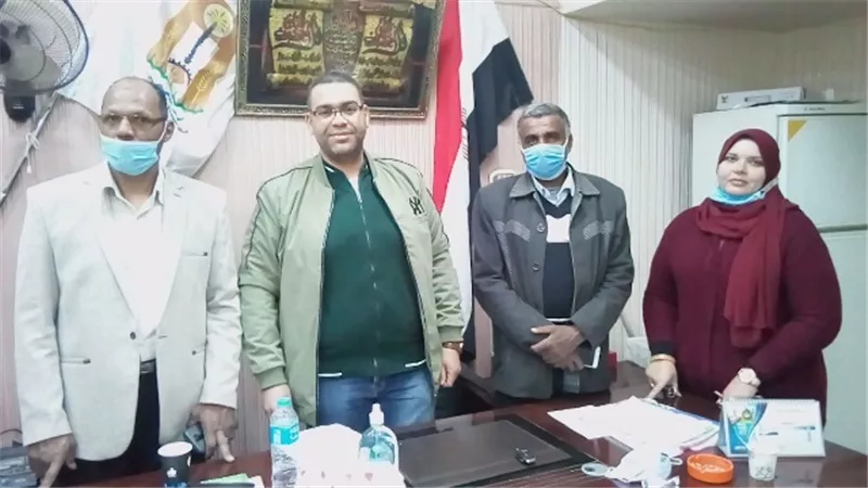 الفنية بنات تبدأ تصنيع مستلزمات اسرة مستشفي الداخلة العام بالواحات. صور
