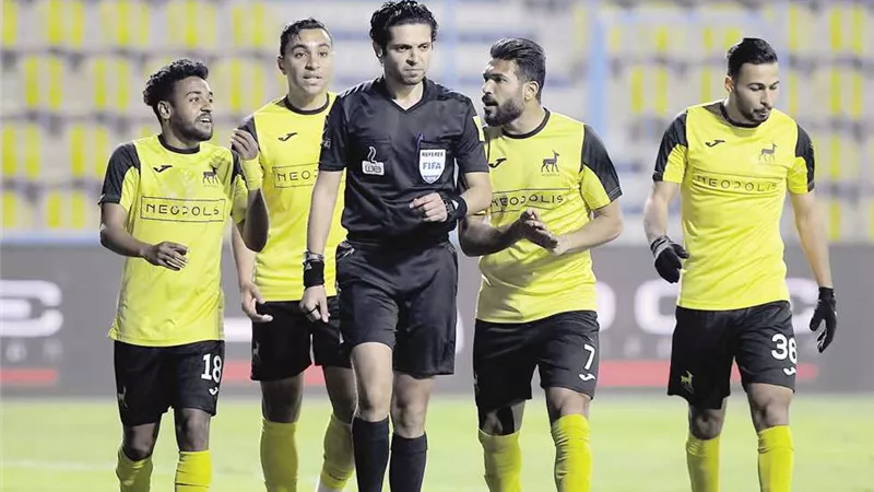 أحمد الغندور حكما لمباراة دجلة والإسماعيلى بالدورى