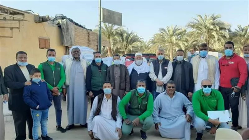 توزيع ١٣٠٠ كرتونة مواد غذائية و ١٣٠٠ شنطة كساء بالتعاون مع بنك الطعام المصري بسيوة