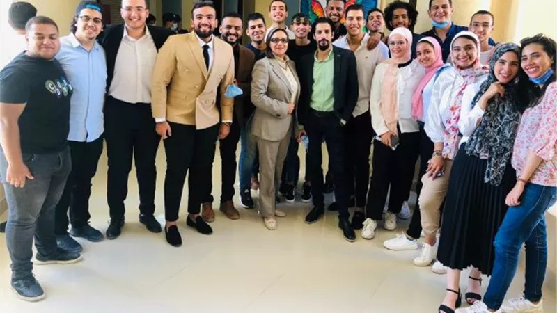 كلية الإدارة والحاسبات بالجامعة المصرية الروسية تقدم فوائد الذكاء الاصطناعى فى التسويق.. بالصور
