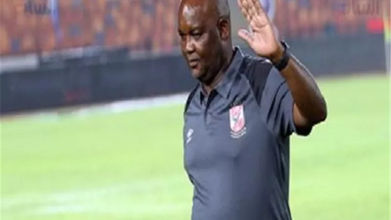 موسيمانى يظهر العين الحمراء للاعبى الاهلى قبل لقاء فيتا كلوب