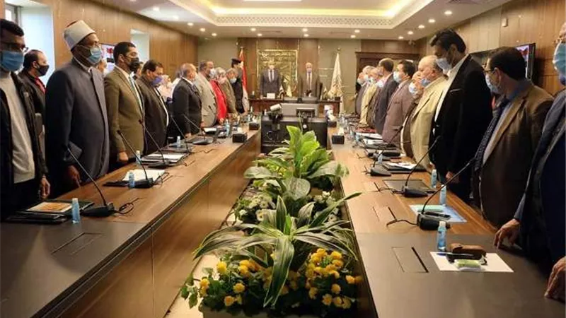 محافظ جنوب سيناء يناقش استعدادات العيد القومي للمحافظة بجلسة المجلس التنفيذي