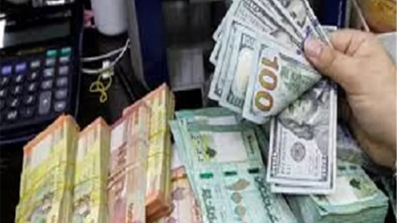 الدولار يحلق عاليا مقابل الليرة اللبنانية ويسجل 10700 ليرة