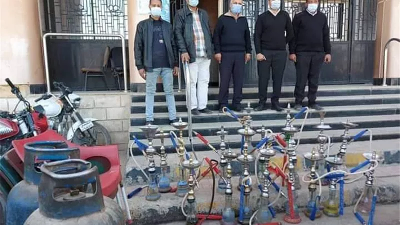 ضبط 23 شيشة داخل مقاهى وتحرير 24 محضراً فى حملة بإسنا جنوب الأقصر