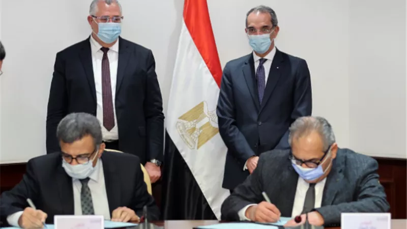 وزيرا الزراعة والاتصالات يشهدان توقيع بروتكول تعاون لتنفيذ مشاريع بحثية تطبيقية