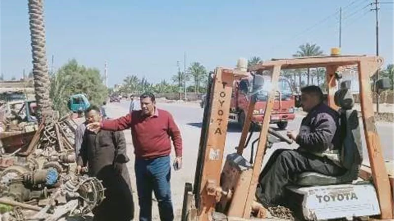 ضبط ٩ تكاتك مخالفة لخطوط السير ومصادرة ٢٤ شيشة ورفع الإشغالات في حملات دورية من الأجهزة التنفيذية بنطاق (الزقازيق وبلبيس والحسينية)