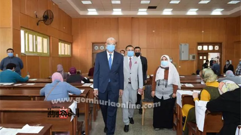نائب رئيس جامعة المنوفية يتفقد امتحانات الدراسات العليا بكلية الطب