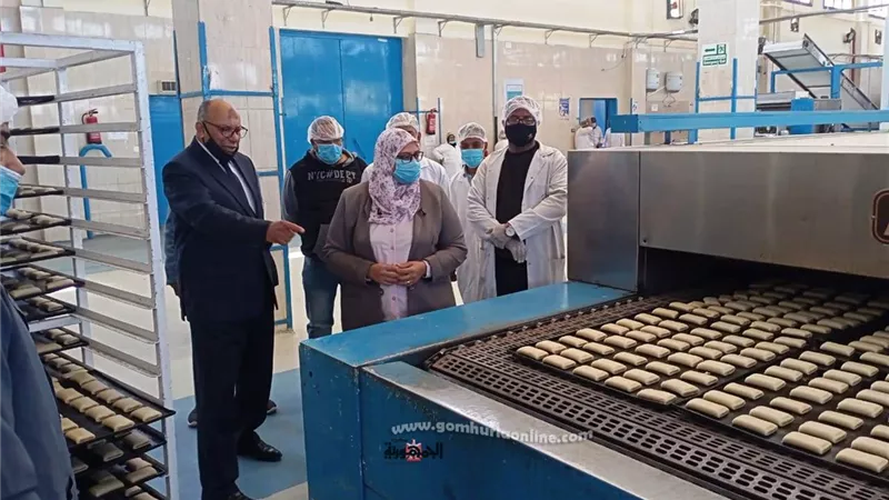 نائبة محافظ أسوان تتفقد مصنع التغذية المدرسية ودراسة تشغيله لإنتاج المخبوزات بأسعار مخفضة
