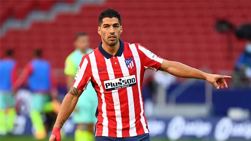 سواريز يقود هجوم أتلتيكو أمام ريال مدريد بالليجا