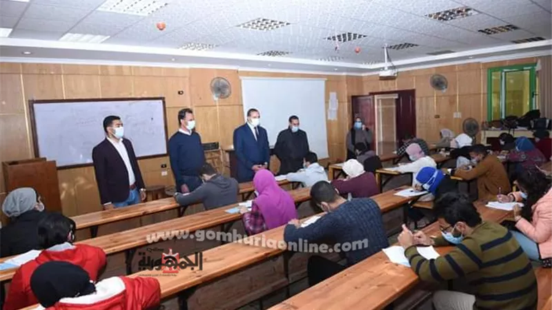 الألسن والآثار والطب البيطري بسوهاج يواصلون امتحانات الفصل الدراسي الاول ..صور