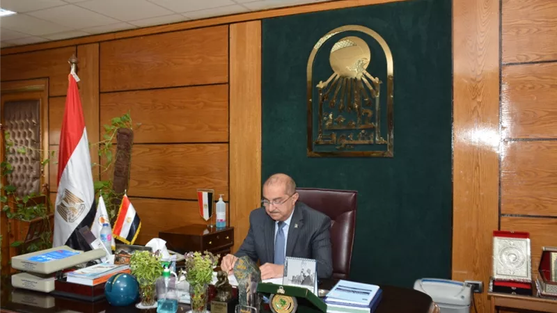 رئيس جامعة أسيوط يُعلن عن استقبال 28 مريض كورونا للعلاج بالمستشفى الجامعي الرئيسي