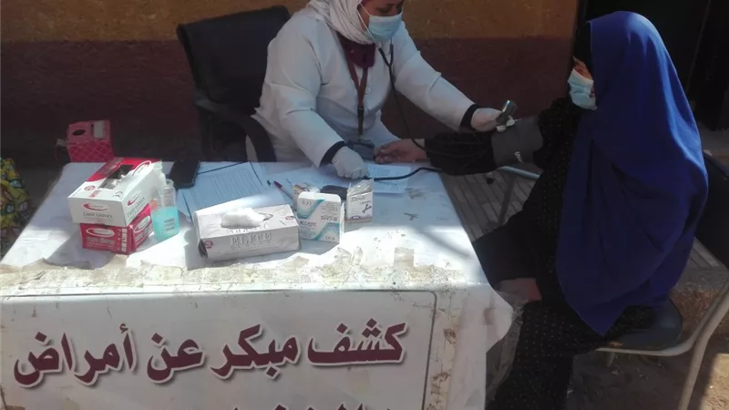 الكشف وتوفير العلاج لـ 1456 مواطنا فى بني حلة بسمسطا