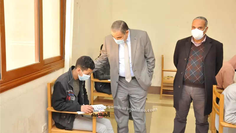 رئيس جامعة كفرالشيخ يتفقد لجان الإمتحانات