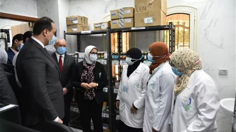 القوى العاملة بالقليوبية تسليم وثائق التأمين التكافلي ضد الحوادث الشخصية للعمالة غير المنتظمة