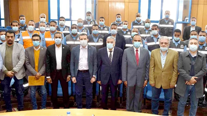 محافظ المنيا يكرم رجال الاسعاف ويدشن اسطول السيارات المجهزة
