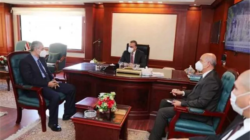 محافظ سوهاج ورئيس الجهاز التنفيذي للمشروعات يبحثان سبل التعاون المشترك لدعم المستثمرين