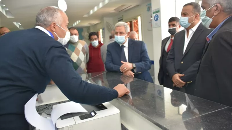 رئيس الشركة القابضة للمياه يفتتح مركز خدمة العملاء بالأقصر