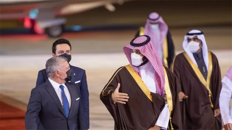 ولي العهد السعودي يستقبل ملك الأردن