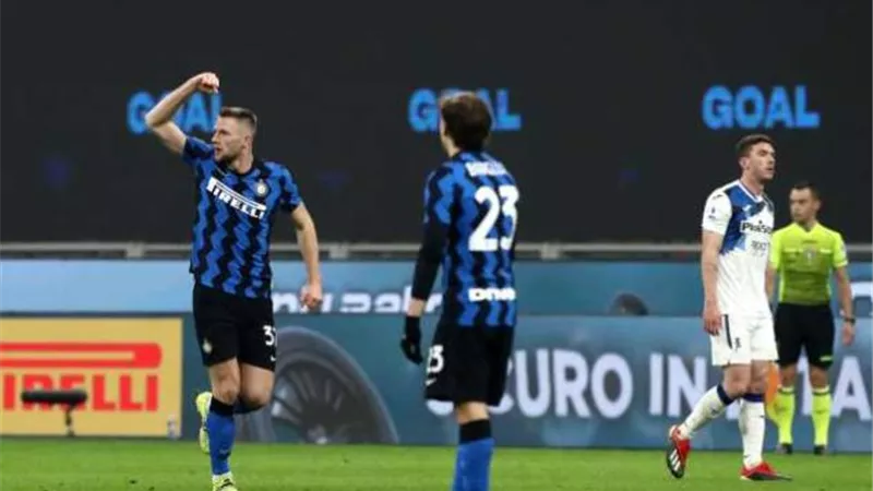 إنتر ميلان يقترب من التتويج بالدوري الإيطالي بفوز صعب أمام أتلانتا.. فيديو