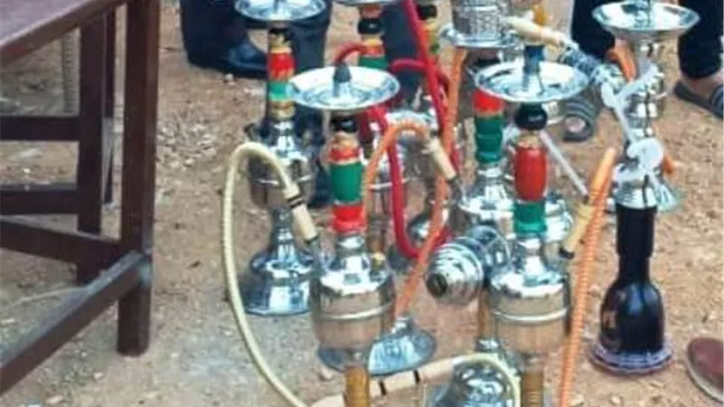 ضبط ١٢ توك توك مخالف لخطوط السير ومصادرة ٨ شيش من مقهي مخالف بالزقازيق
