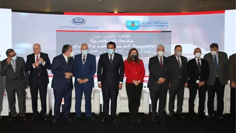 وزير التعليم العالي يتفقد معرض إيديوجيت 2021