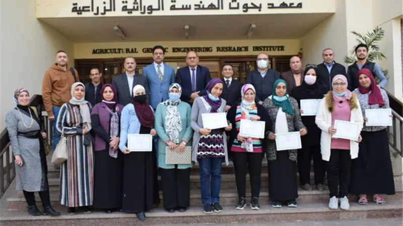 الزراعة تختتم دورة معهد بحوث الهندسة الوراثية حول كيفية تحديد تسلسل الحمض النووى وتحليل النتائج.