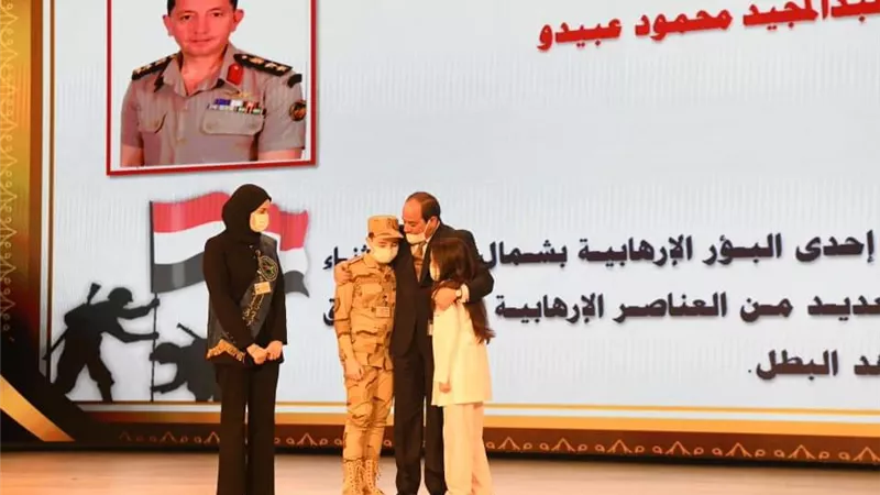 سمير فرج: السيسي أب لكل أبناء الشهداء.. ونفتخر بالجنرال الذهبي.. فيديو