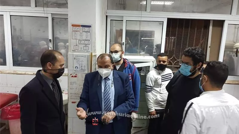 رئيس جامعة بنى سويف يفاجئ المستشفى بالزيارة